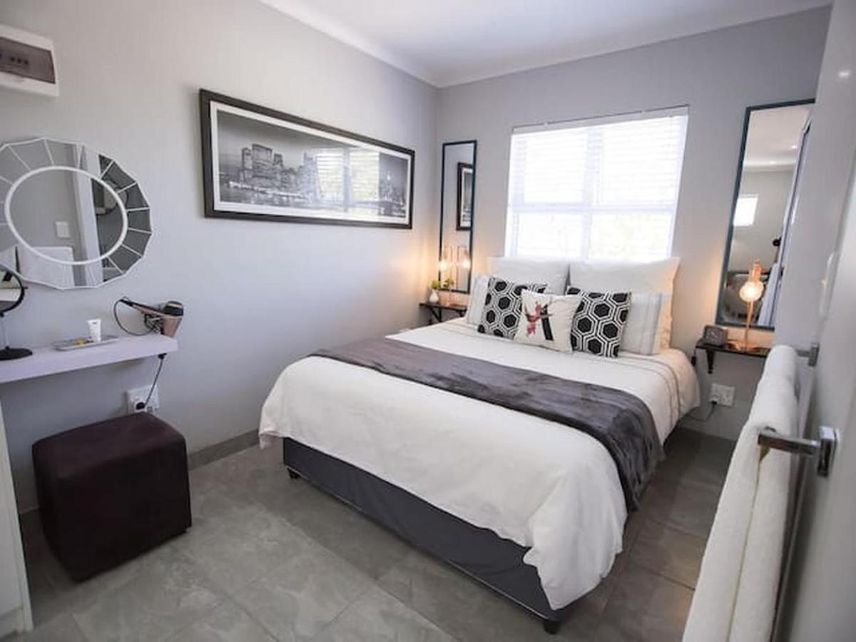 Studio On Bourdeaux Parow Luaran gambar